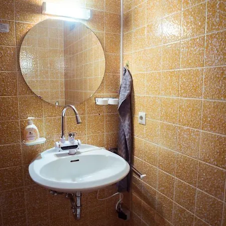 Monteurzimmer Linde 招待所 *