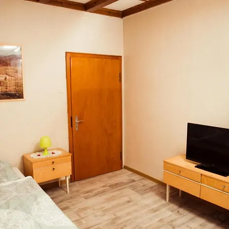 Monteurzimmer Linde 招待所 Limbach